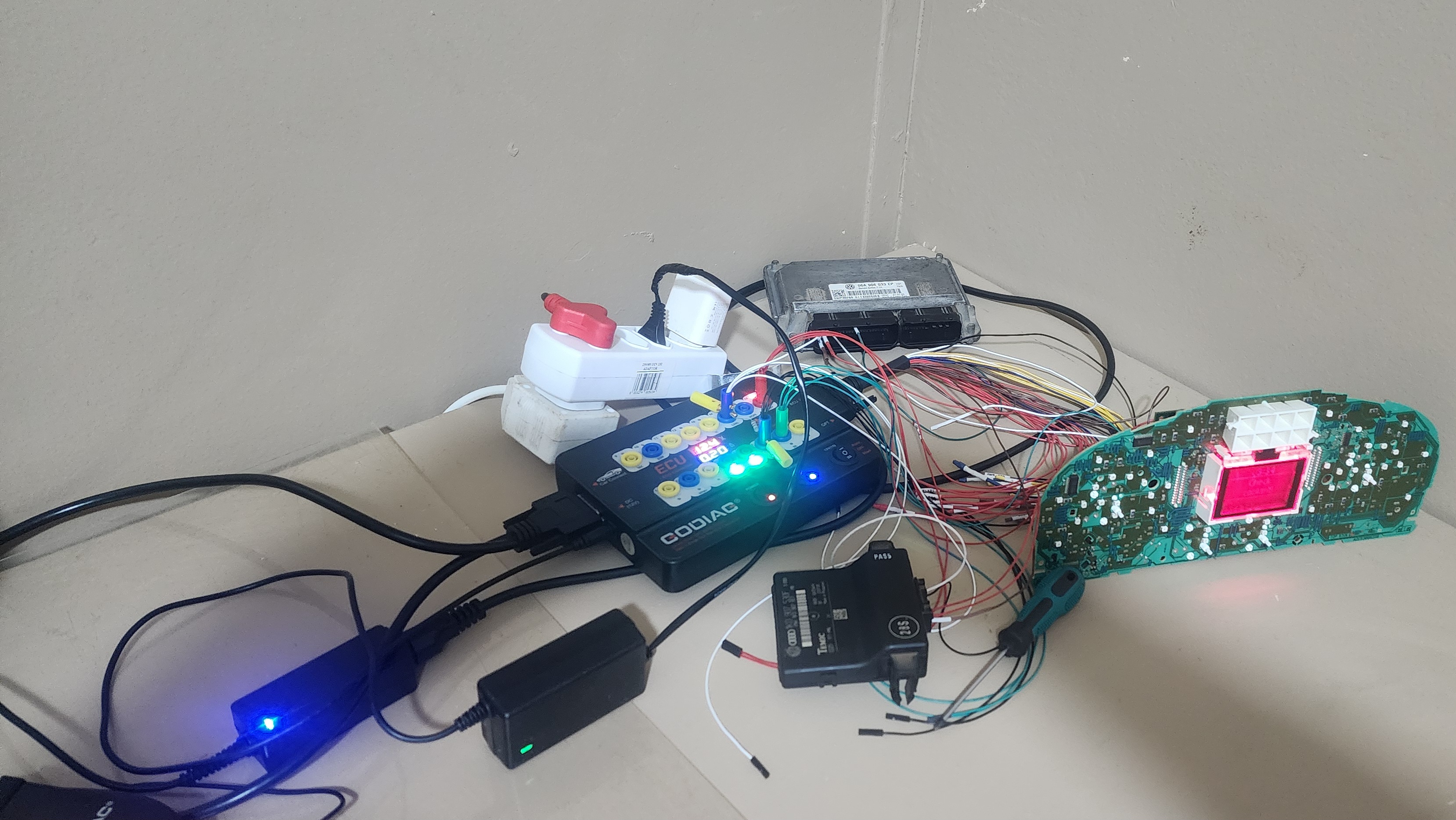 DiagAutoClinic workshop bench and programming work